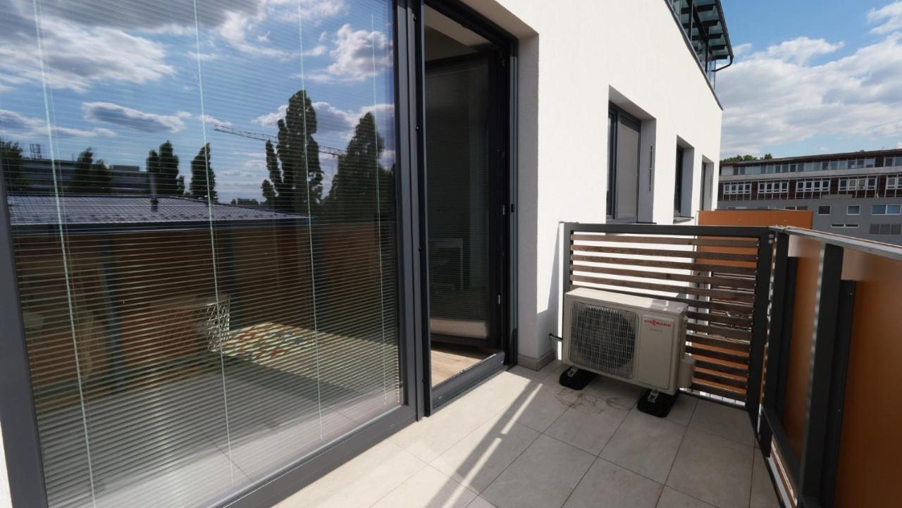 Air-Conditioned, 2 Room Apartment With Terrace Bratislava Eksteriør bilde