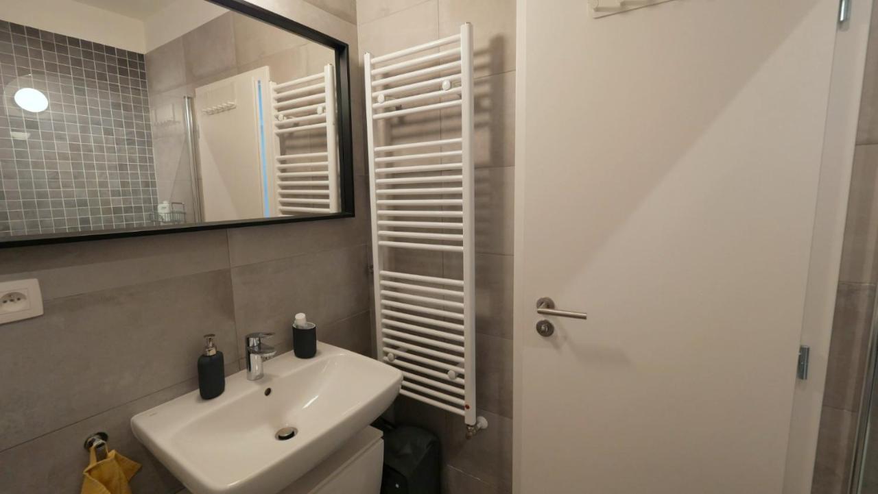 Air-Conditioned, 2 Room Apartment With Terrace Bratislava Eksteriør bilde