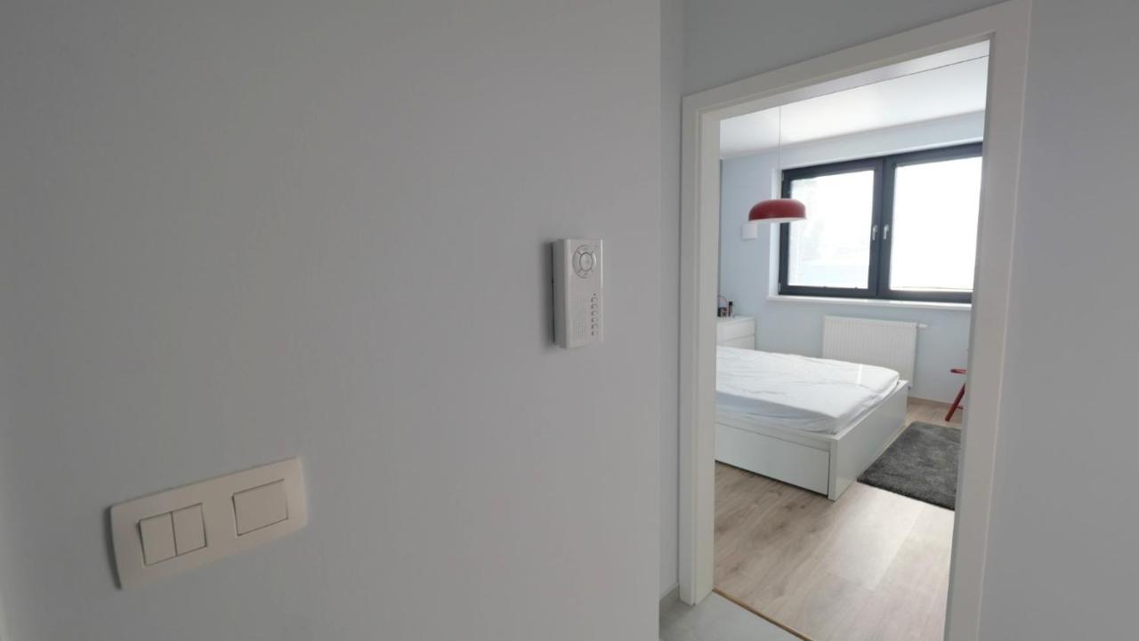 Air-Conditioned, 2 Room Apartment With Terrace Bratislava Eksteriør bilde