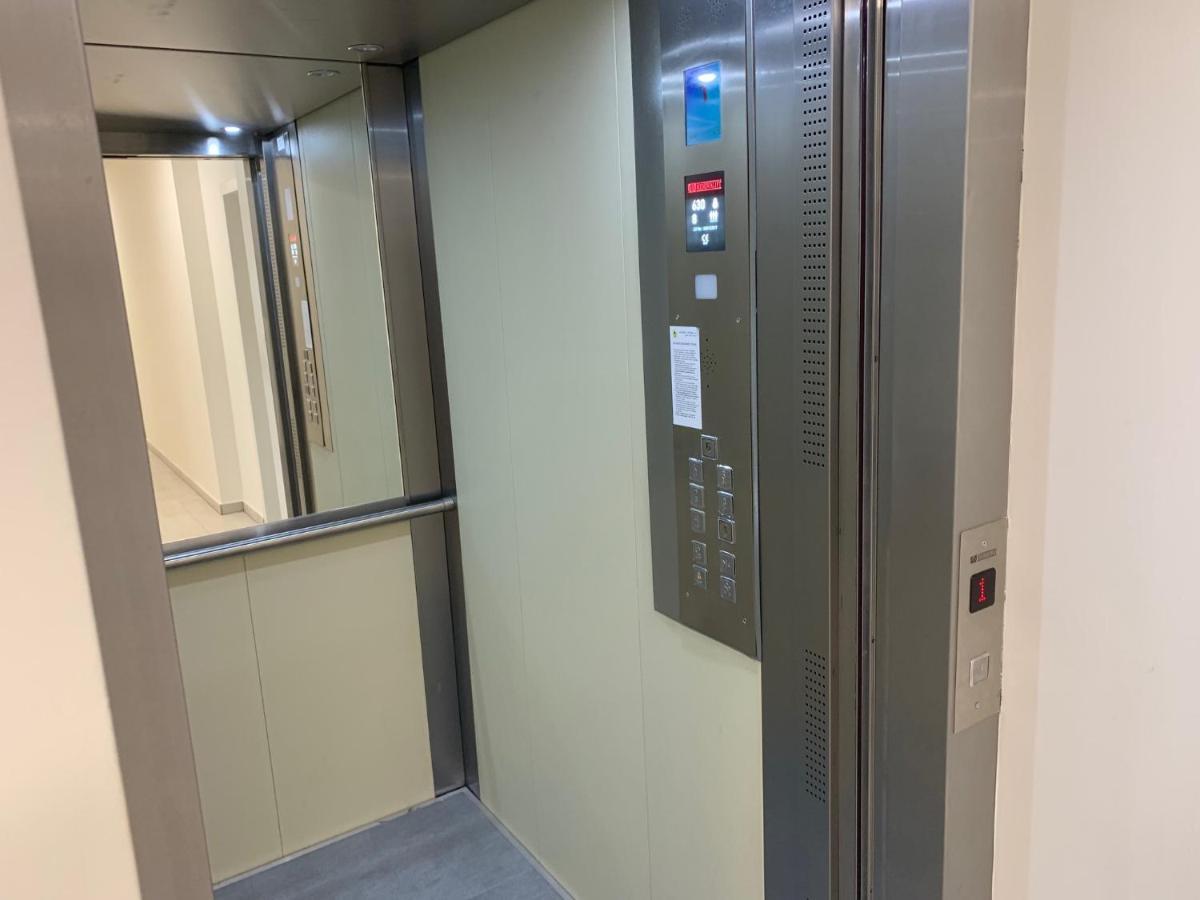 Air-Conditioned, 2 Room Apartment With Terrace Bratislava Eksteriør bilde