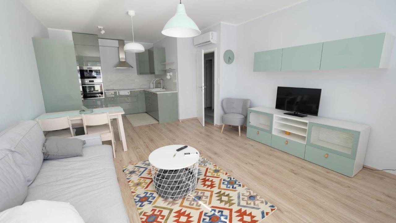 Air-Conditioned, 2 Room Apartment With Terrace Bratislava Eksteriør bilde