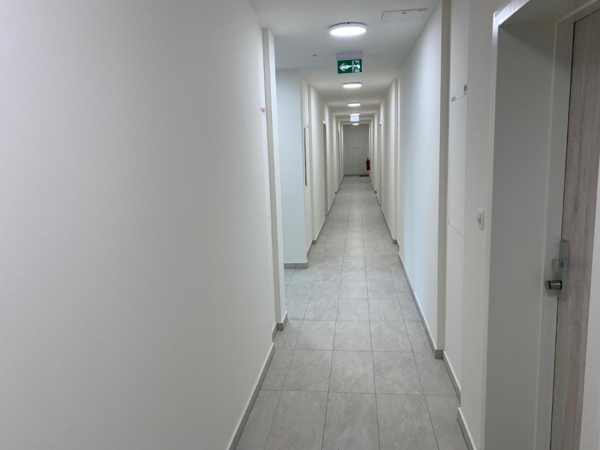 Air-Conditioned, 2 Room Apartment With Terrace Bratislava Eksteriør bilde