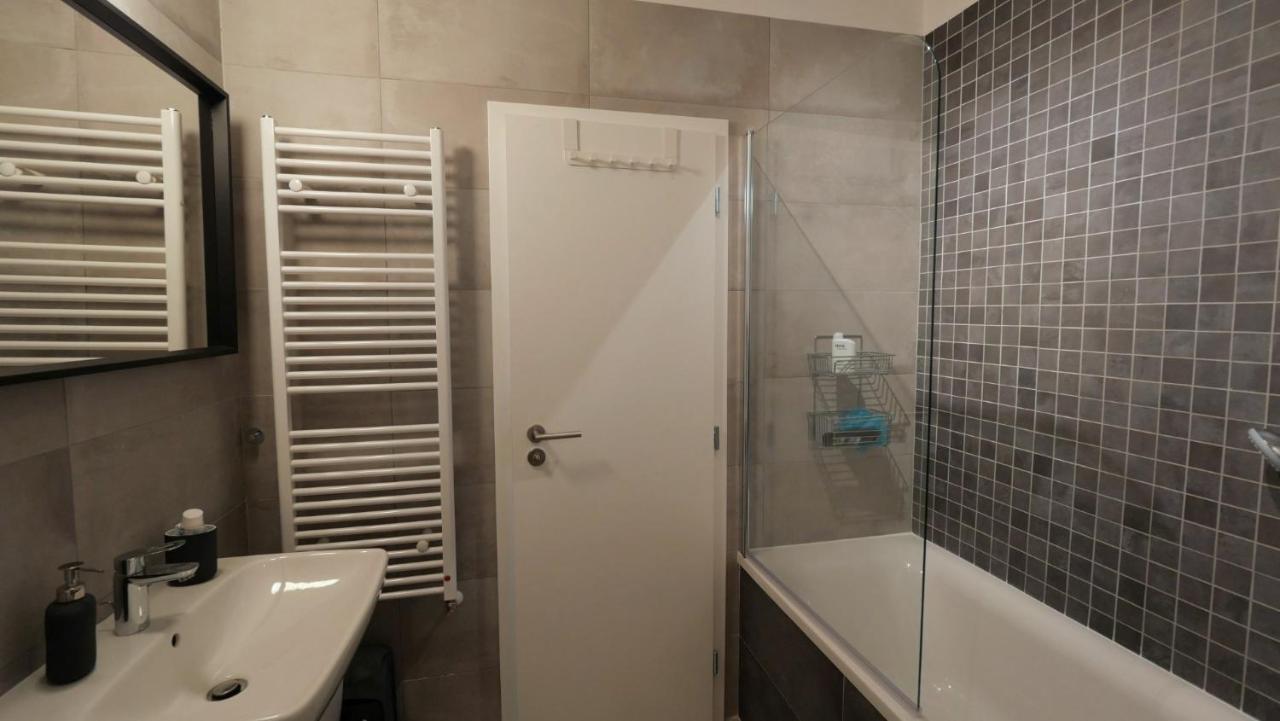 Air-Conditioned, 2 Room Apartment With Terrace Bratislava Eksteriør bilde